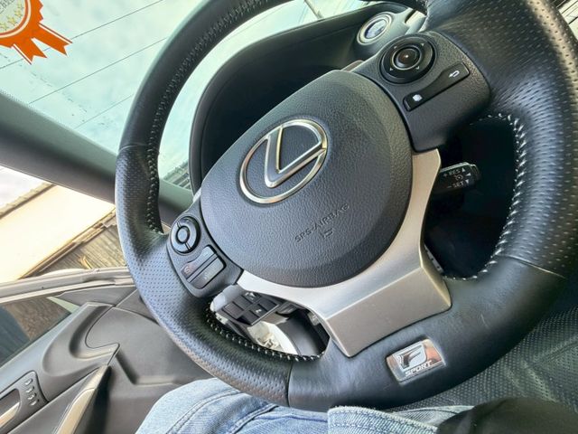 2014式Lexus IS300h F SPORT，48萬入主豪華油電帥房車！  第8張相片