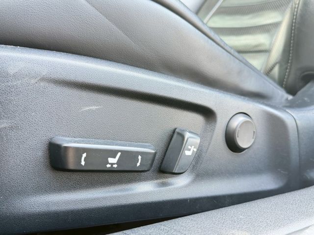 2014式Lexus IS300h F SPORT，48萬入主豪華油電帥房車！  第9張相片