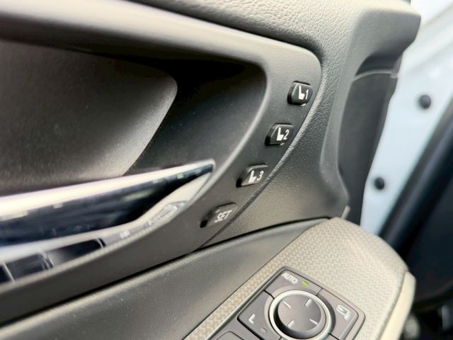 2014式Lexus IS300h F SPORT，48萬入主豪華油電帥房車！  第11張相片