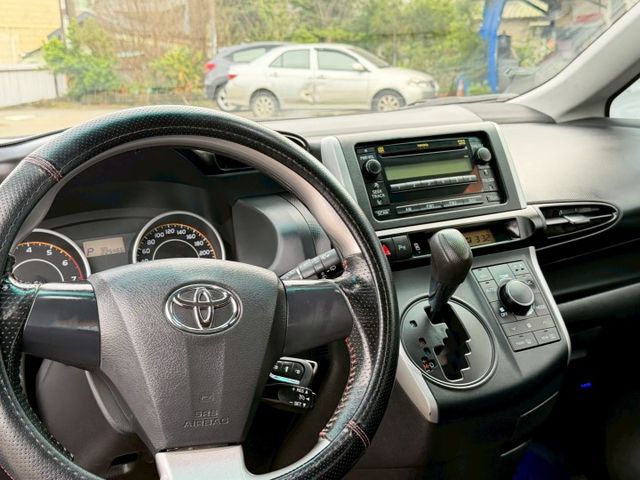 2015 Toyota Wish七人座，28萬入手超實用家庭休旅！  第5張相片