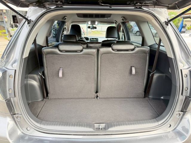 2015 Toyota Wish七人座，28萬入手超實用家庭休旅！  第10張相片