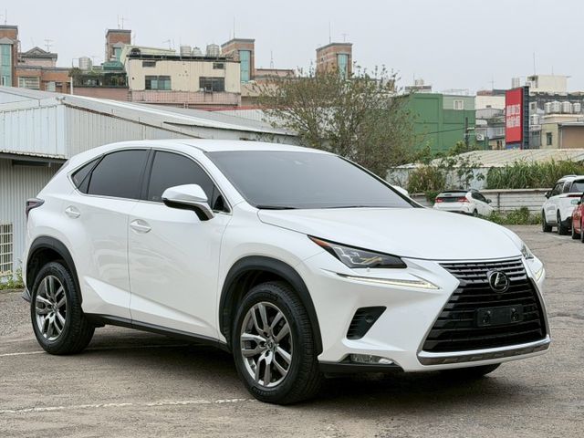 2017 Lexus NX300 白色豪華休旅｜質感與實用兼具｜開價79萬  第2張相片
