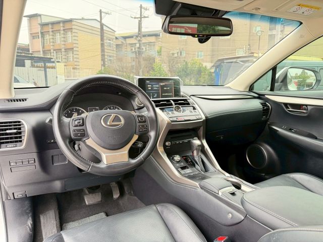 2017 Lexus NX300 白色豪華休旅｜質感與實用兼具｜開價79萬  第4張相片