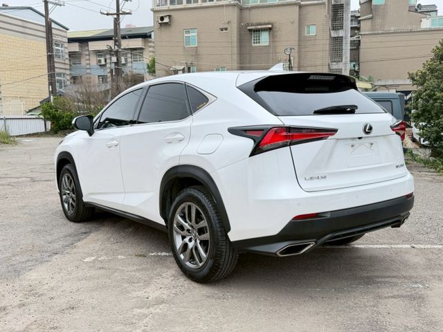 2017 Lexus NX300 白色豪華休旅｜質感與實用兼具｜開價79萬  第5張相片