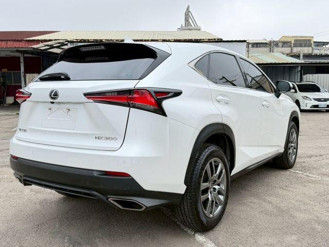 2017 Lexus NX300 白色豪華休旅｜質感與實用兼具｜開價79萬  第6張相片