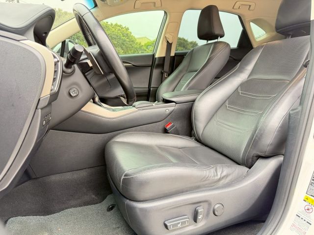 2017 Lexus NX300 白色豪華休旅｜質感與實用兼具｜開價79萬  第8張相片