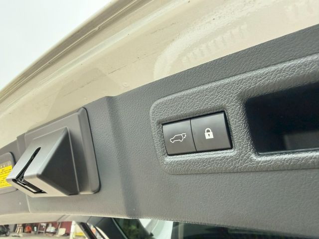 2017 Lexus NX300 白色豪華休旅｜質感與實用兼具｜開價79萬  第12張相片