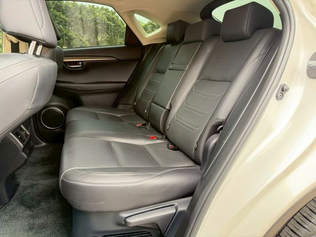 2017 Lexus NX300 白色豪華休旅｜質感與實用兼具｜開價79萬  第7張相片