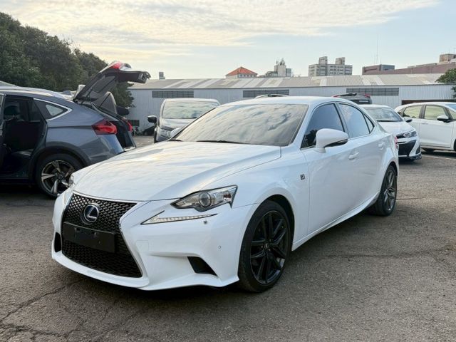 2014式Lexus IS300h F SPORT，48萬入主豪華油電帥房車！  第1張相片
