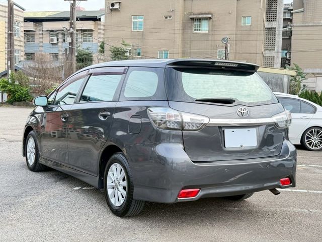 2015 Toyota Wish七人座，28萬入手超實用家庭休旅！  第4張相片