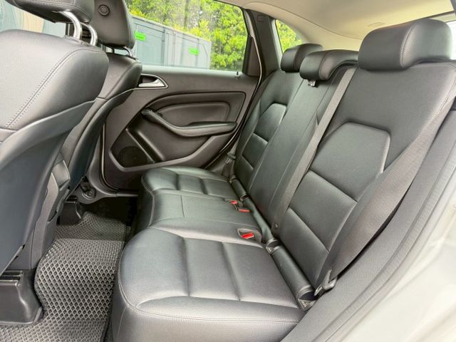 車輛基本資料  廠牌車型： TOYOTA COROLLA CROSS 1.8 Hybrid 旗艦版  出廠年份： 202  第8張相片
