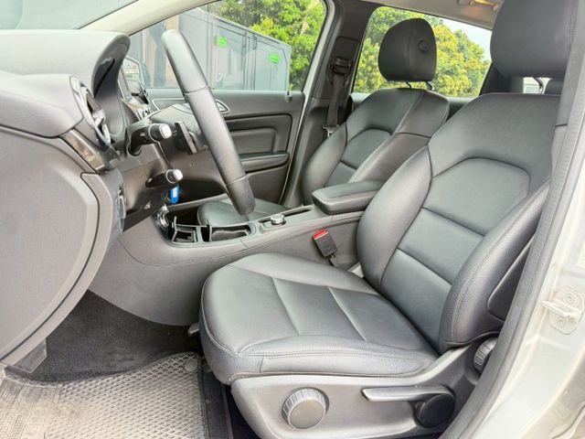 車輛基本資料  廠牌車型： TOYOTA COROLLA CROSS 1.8 Hybrid 旗艦版  出廠年份： 202  第9張相片