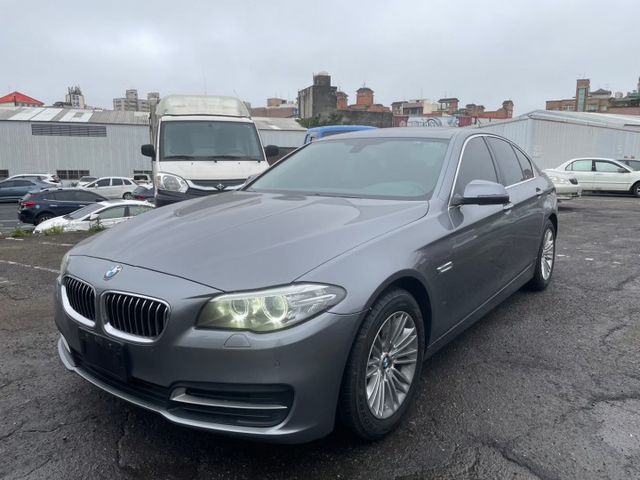 15年BMW 520i F10小改款灰｜總代理、經典德系豪華主管座艙、實車實價在庫  第1張相片