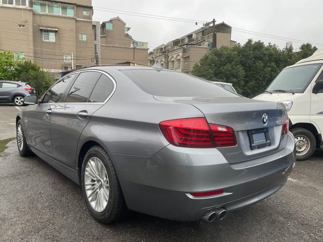15年BMW 520i F10小改款灰｜總代理、經典德系豪華主管座艙、實車實價在庫  第4張相片
