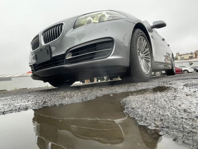 15年BMW 520i F10小改款灰｜總代理、經典德系豪華主管座艙、實車實價在庫  第6張相片