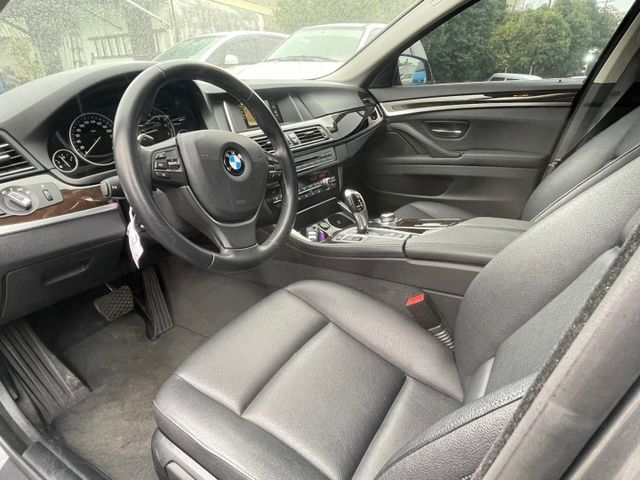 15年BMW 520i F10小改款灰｜總代理、經典德系豪華主管座艙、實車實價在庫  第7張相片