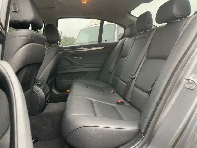 15年BMW 520i F10小改款灰｜總代理、經典德系豪華主管座艙、實車實價在庫  第8張相片