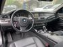 15年BMW 520i F10小改款灰｜總代理、經典德系豪華主管座艙、實車實價在庫  第9張縮圖