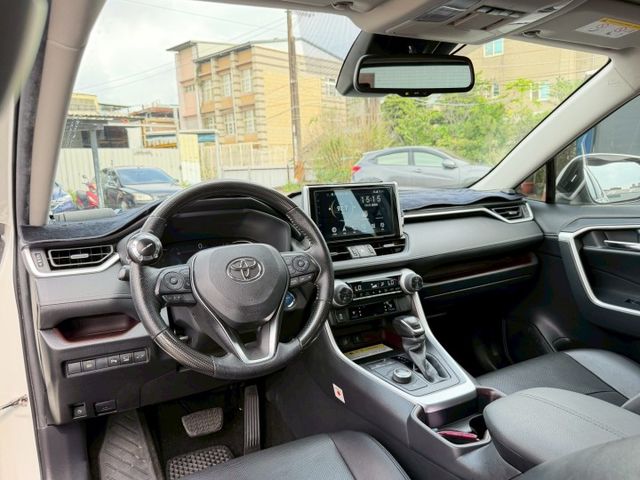 19年RAV4油電頂規4WD｜E-Four四驅、天窗、環景、TSS2.0安全滿配神車  第5張相片