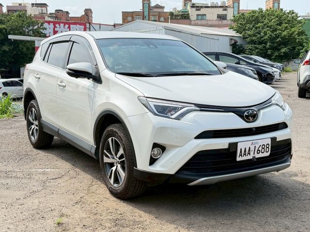 17年底RAV4 2.0白｜最頂級、公里數超少、LED頭燈、TSS安全主動防護、實車實價一手優質家庭SUV  第2張相片