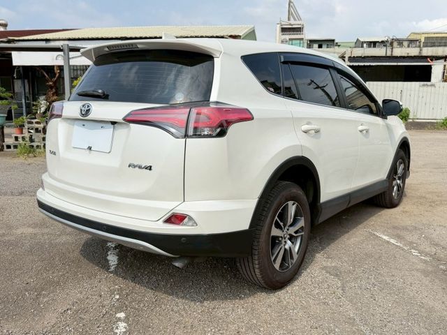 17年底RAV4 2.0白｜最頂級、公里數超少、LED頭燈、TSS安全主動防護、實車實價一手優質家庭SUV  第4張相片