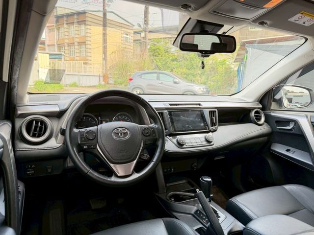 17年底RAV4 2.0白｜最頂級、公里數超少、LED頭燈、TSS安全主動防護、實車實價一手優質家庭SUV  第5張相片