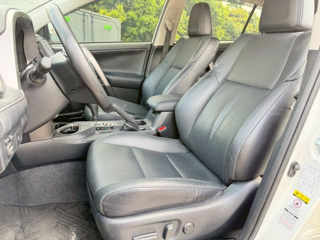 17年底RAV4 2.0白｜最頂級、公里數超少、LED頭燈、TSS安全主動防護、實車實價一手優質家庭SUV  第6張相片