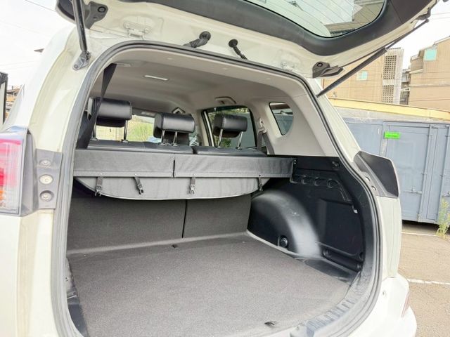 17年底RAV4 2.0白｜最頂級、公里數超少、LED頭燈、TSS安全主動防護、實車實價一手優質家庭SUV  第10張相片