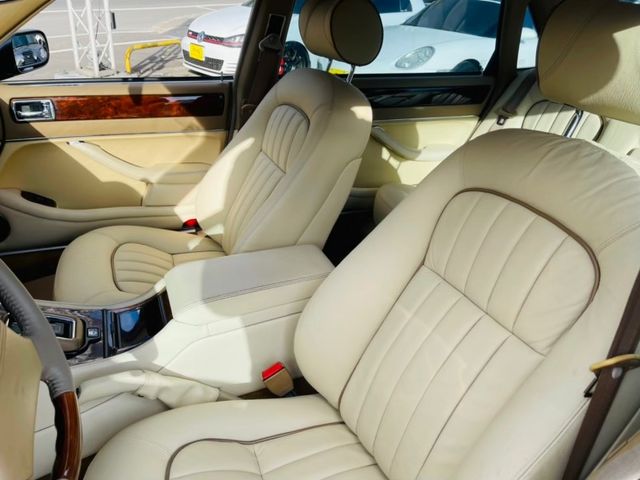 Jaguar XJ6  第10張相片