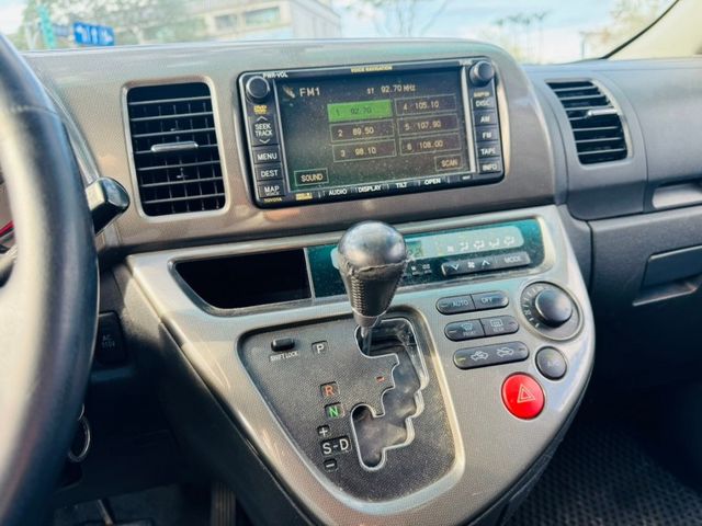 Toyota Wish  第12張相片