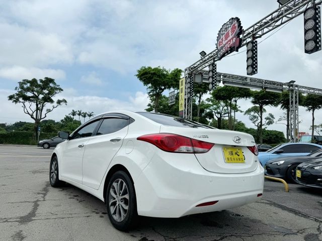Hyundai Elantra  第5張相片
