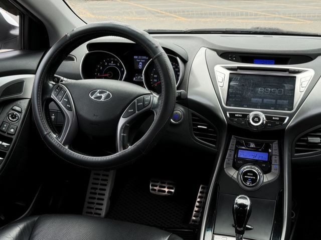 Hyundai Elantra  第6張相片