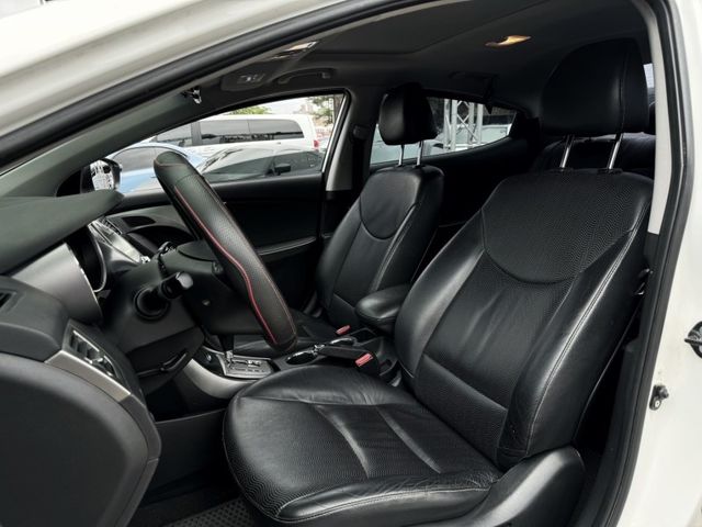 Hyundai Elantra  第7張相片