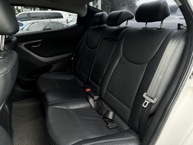 Hyundai Elantra  第8張相片
