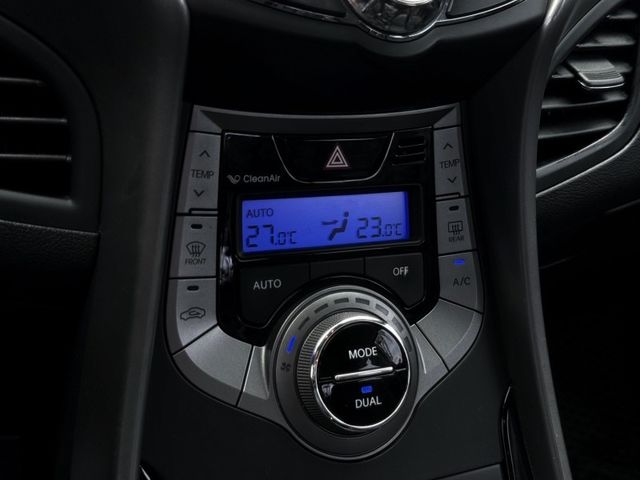 Hyundai Elantra  第9張相片