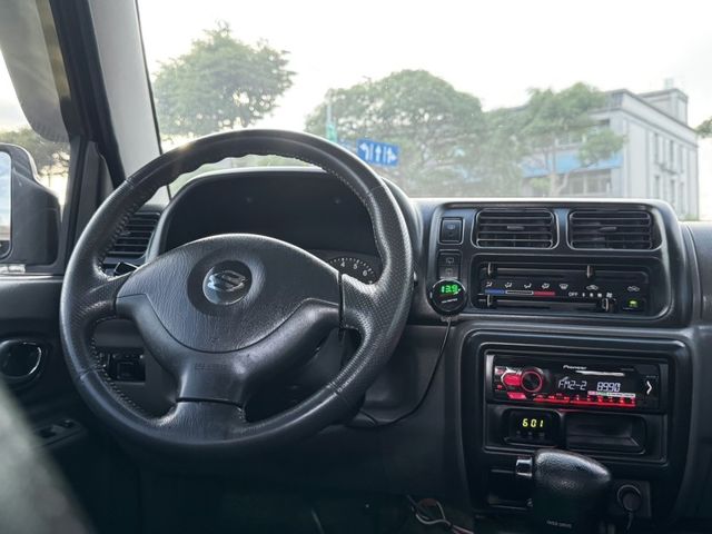 Suzuki Jimny  第7張相片