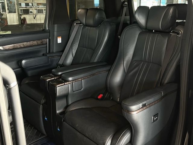 Toyota ALPHARD  第8張相片