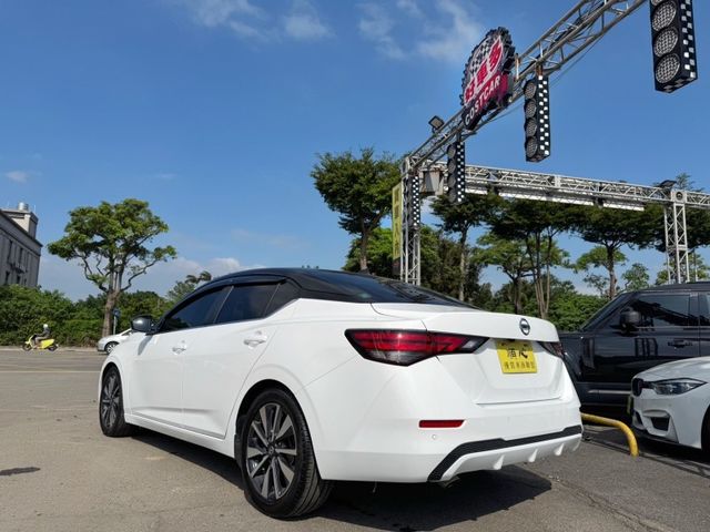 Nissan Sentra  第7張相片