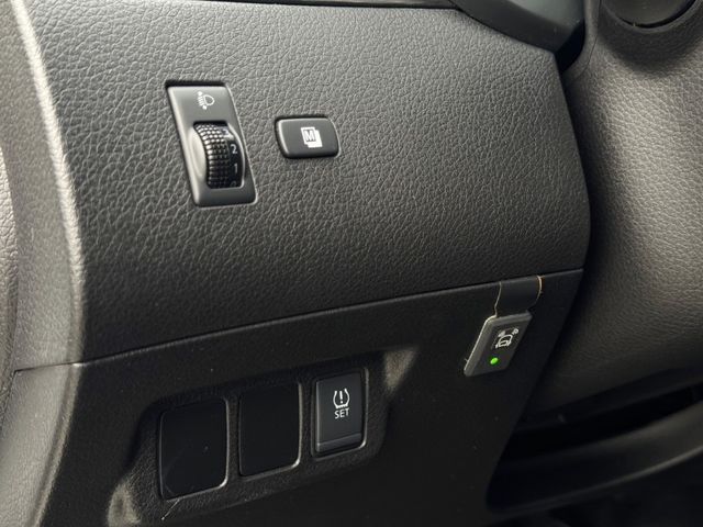 Nissan Tiida  第2張相片