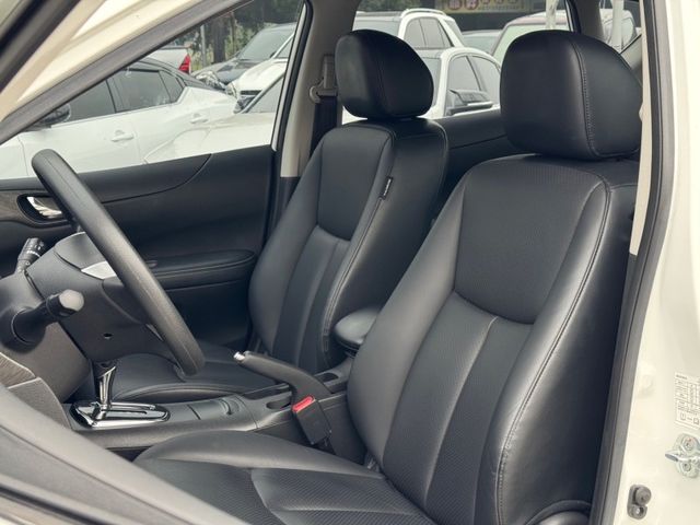 Nissan Tiida  第9張相片