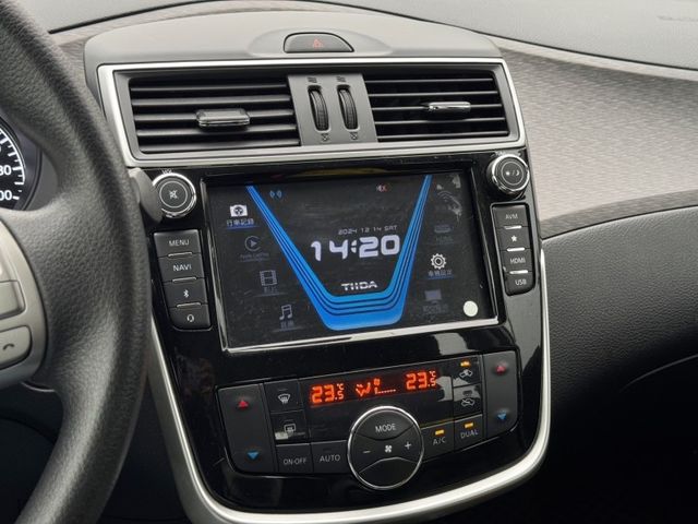 Nissan Tiida  第14張相片