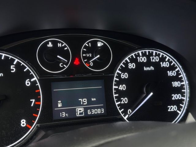 Nissan Tiida  第18張相片
