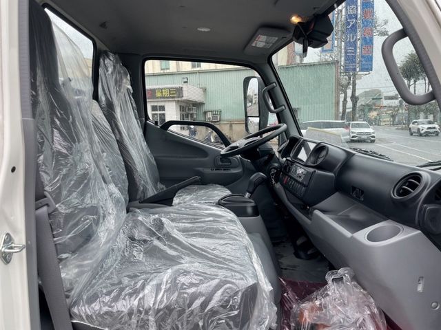 Hino 300  第13張相片