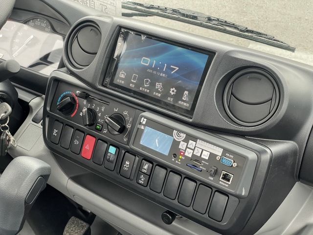 Hino 300  第14張相片
