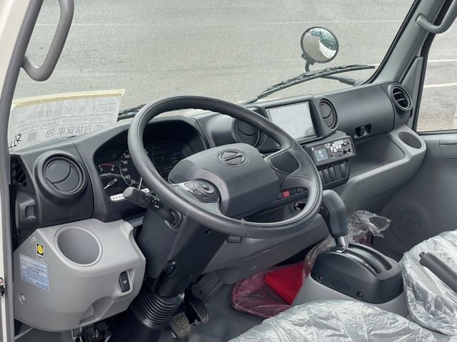 Hino 300  第18張相片