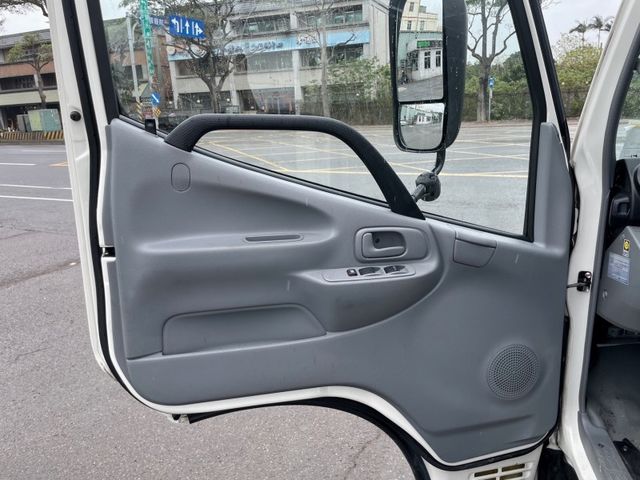 Hino 300  第19張相片