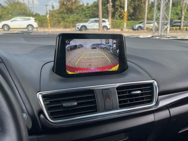 Mazda Mazda3  第12張相片