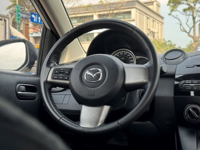 Mazda Mazda2  第9張相片