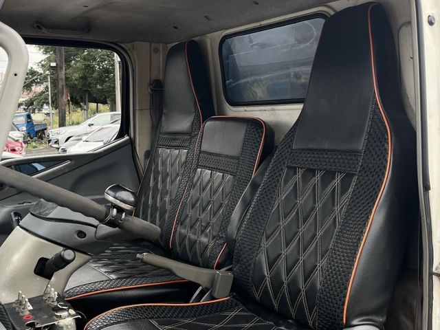 Mitsubishi Canter  第10張相片