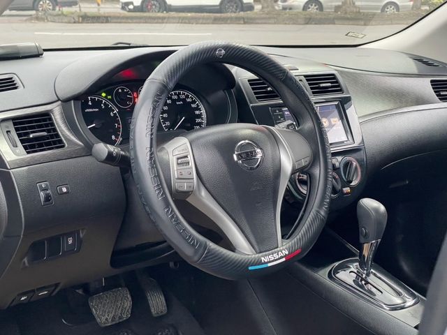 Nissan Tiida  第14張相片